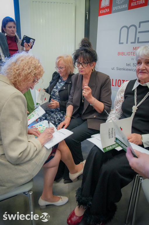 Seniorzy wydali zbiór opowiadań „Szepty Borów Tucholskich”