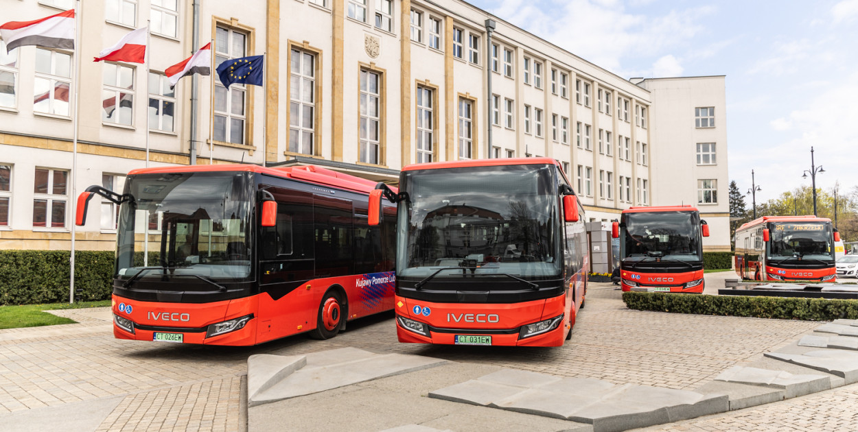Nowe autobusy na drogach województwa