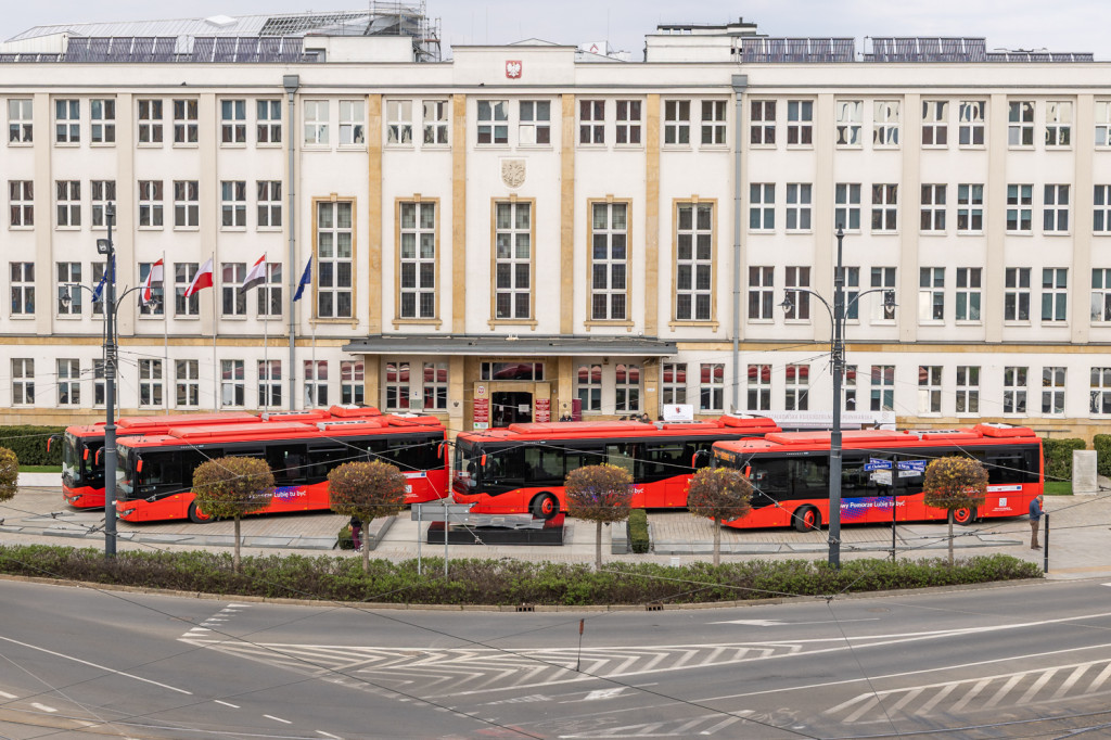 Nowe autobusy na drogach województwa