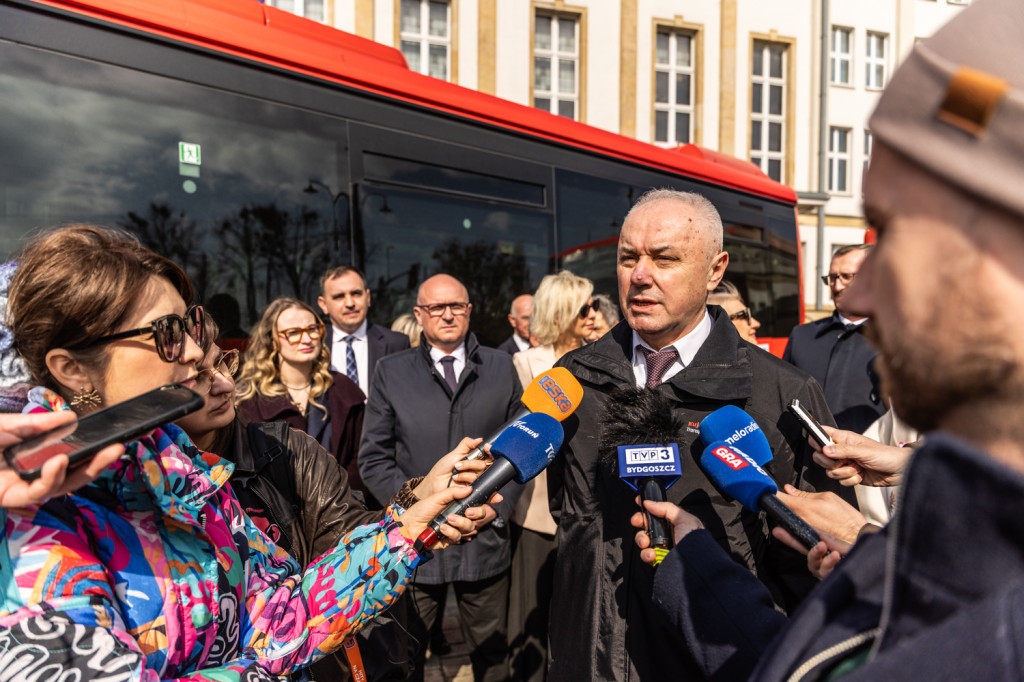 Nowe autobusy na drogach województwa