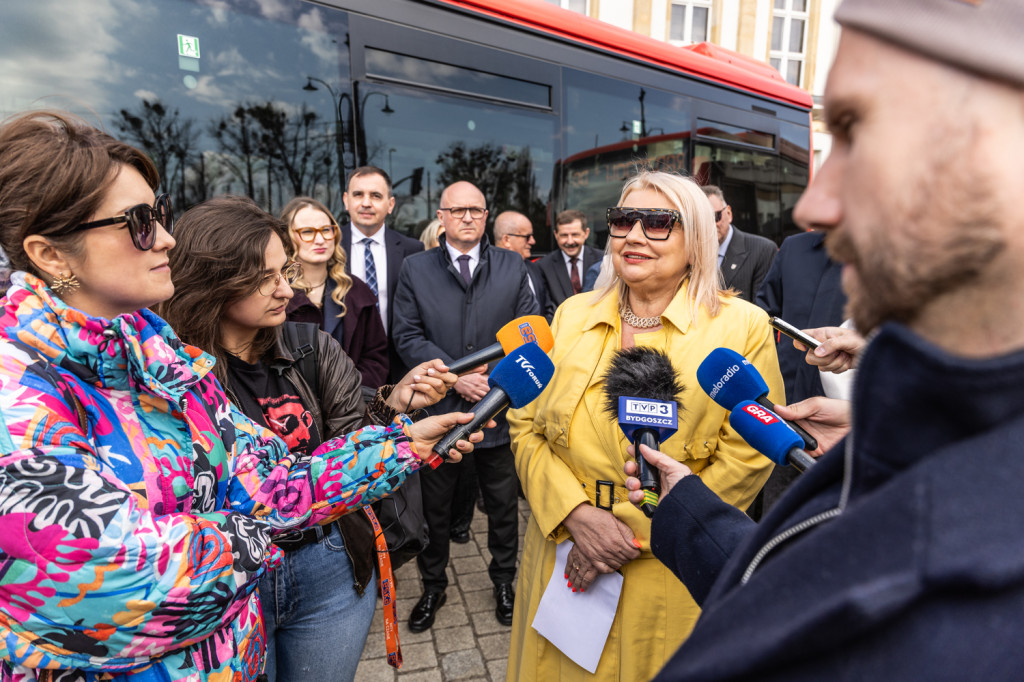 Nowe autobusy na drogach województwa