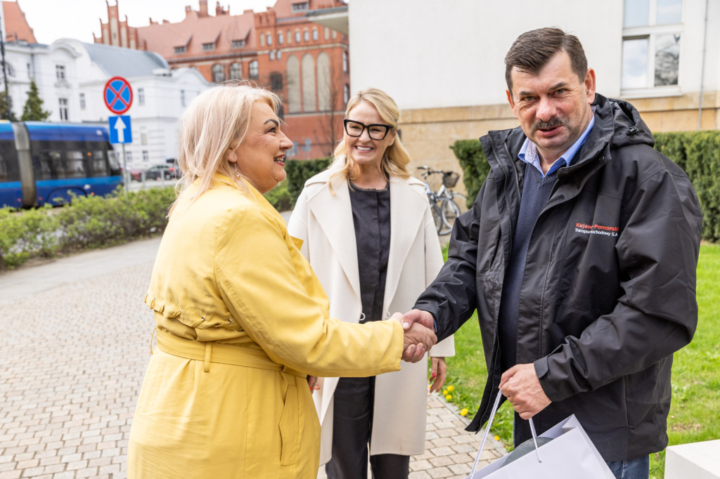 Nowe autobusy na drogach województwa