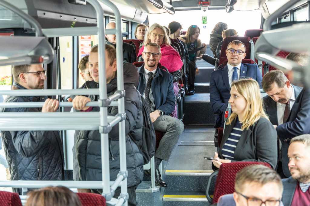 Nowe autobusy na drogach województwa