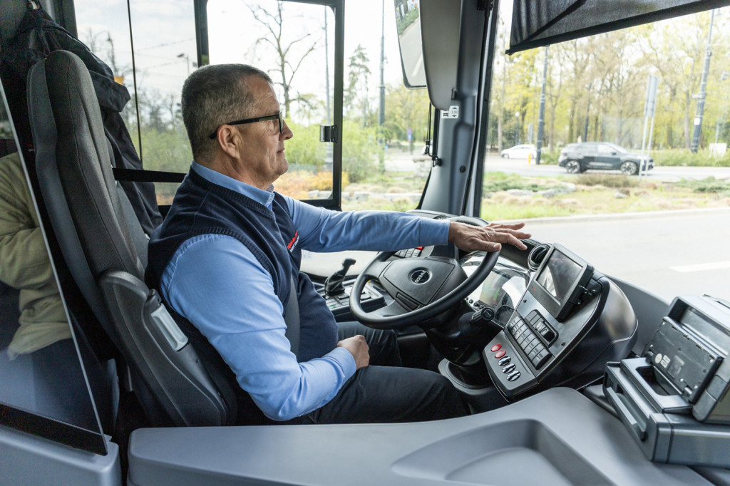 Nowe autobusy na drogach województwa