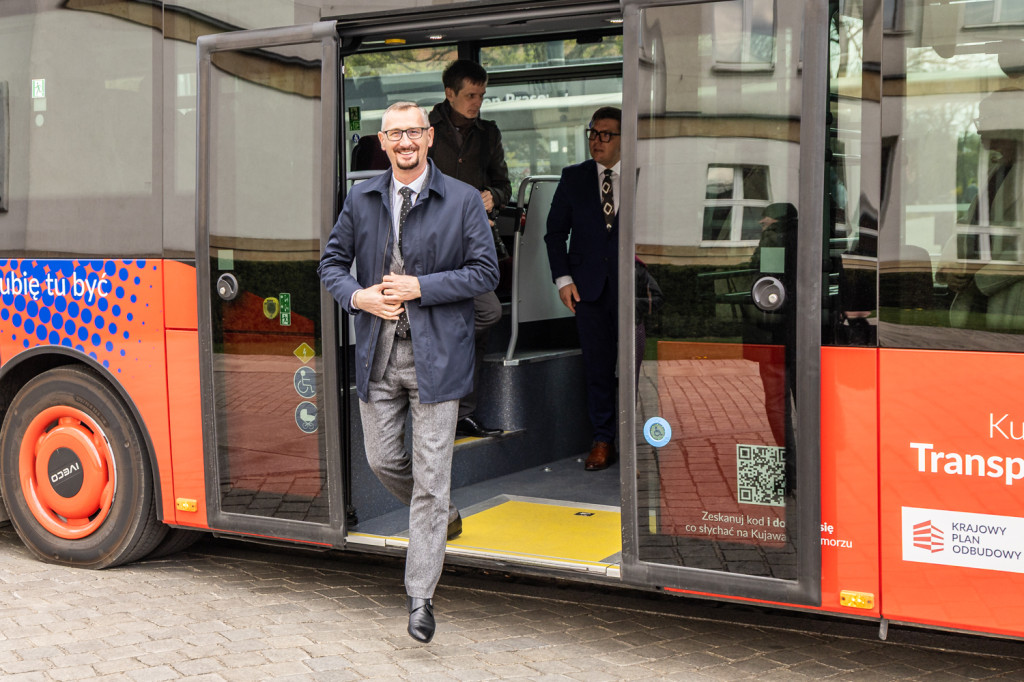 Nowe autobusy na drogach województwa