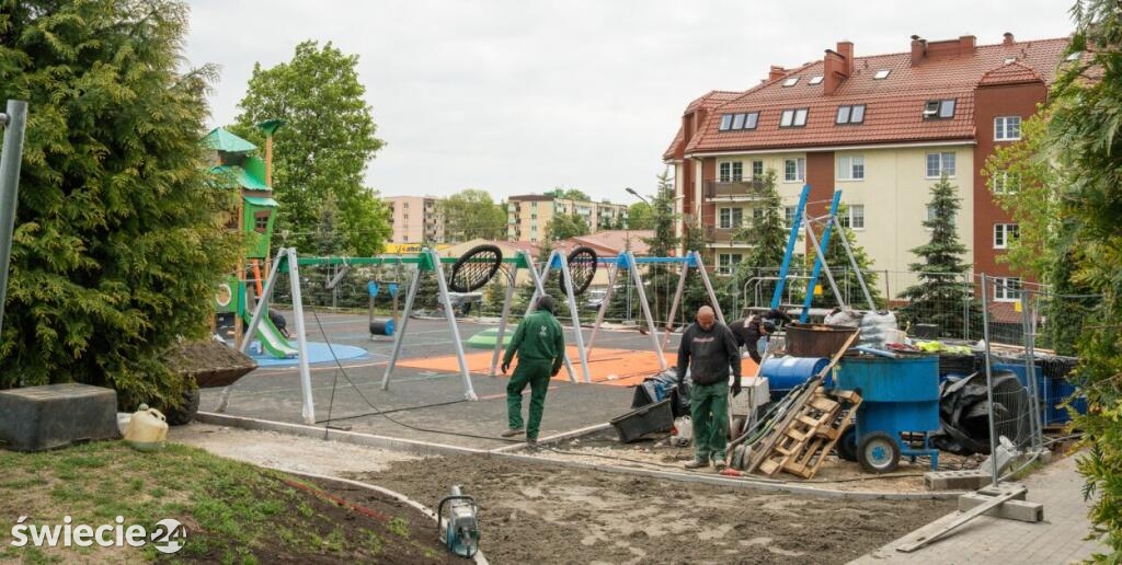Plac zabaw na ul. Hallera w Świeciu — MODERNIZACJA