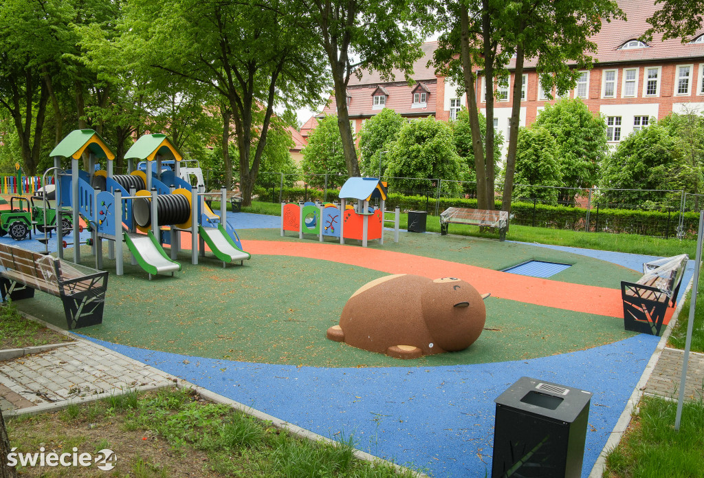 Plac zabaw na ul. Hallera w Świeciu — MODERNIZACJA