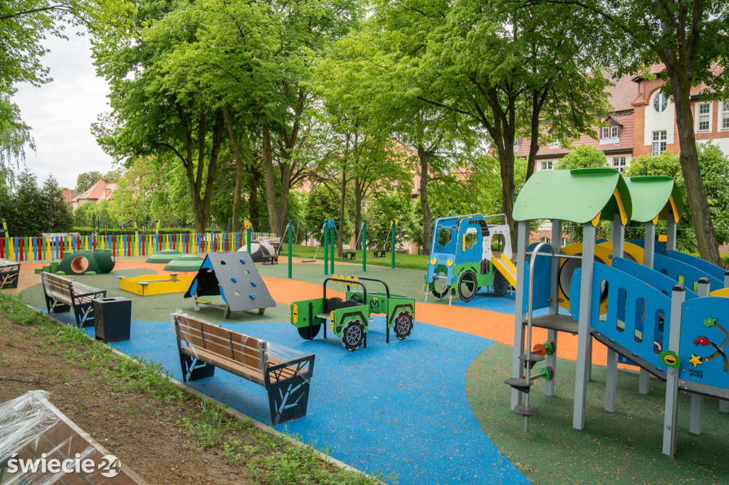 Plac zabaw na ul. Hallera w Świeciu — MODERNIZACJA