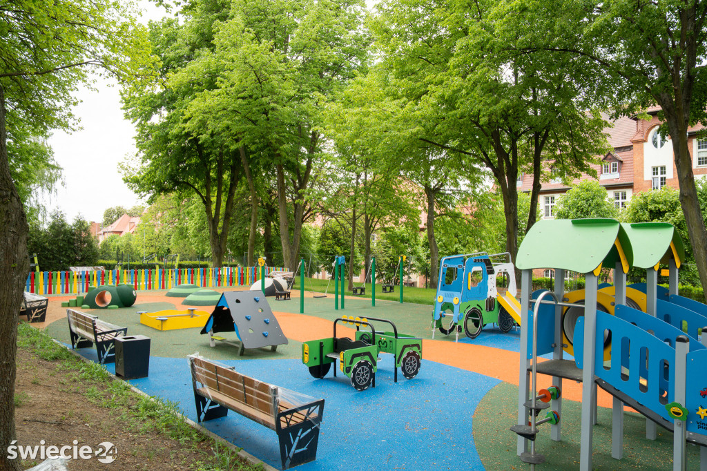 Plac zabaw na ul. Hallera w Świeciu — MODERNIZACJA