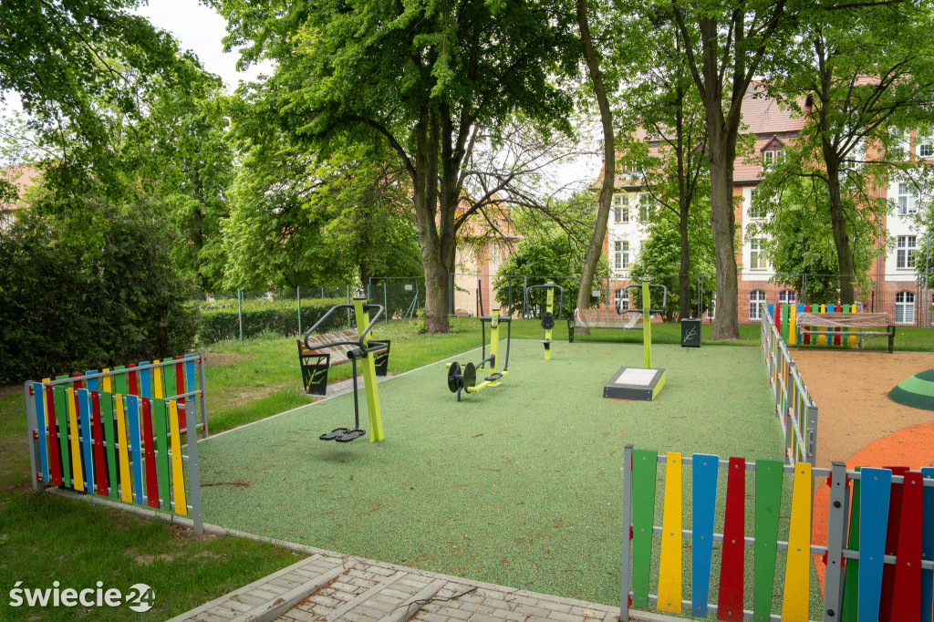 Plac zabaw na ul. Hallera w Świeciu — MODERNIZACJA