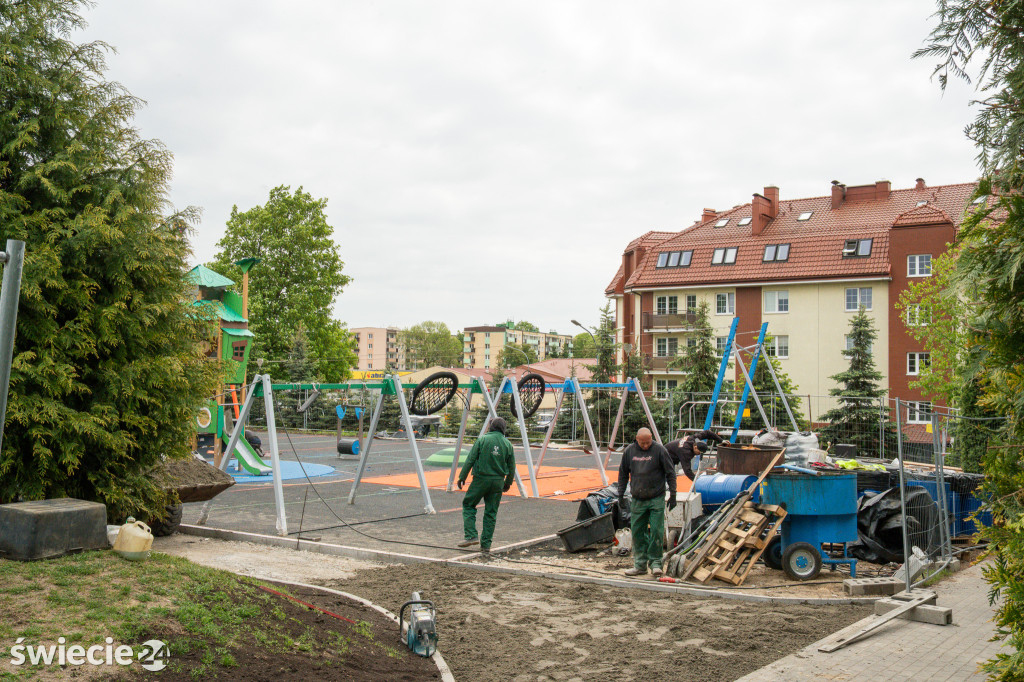 Plac zabaw na ul. Hallera w Świeciu — MODERNIZACJA