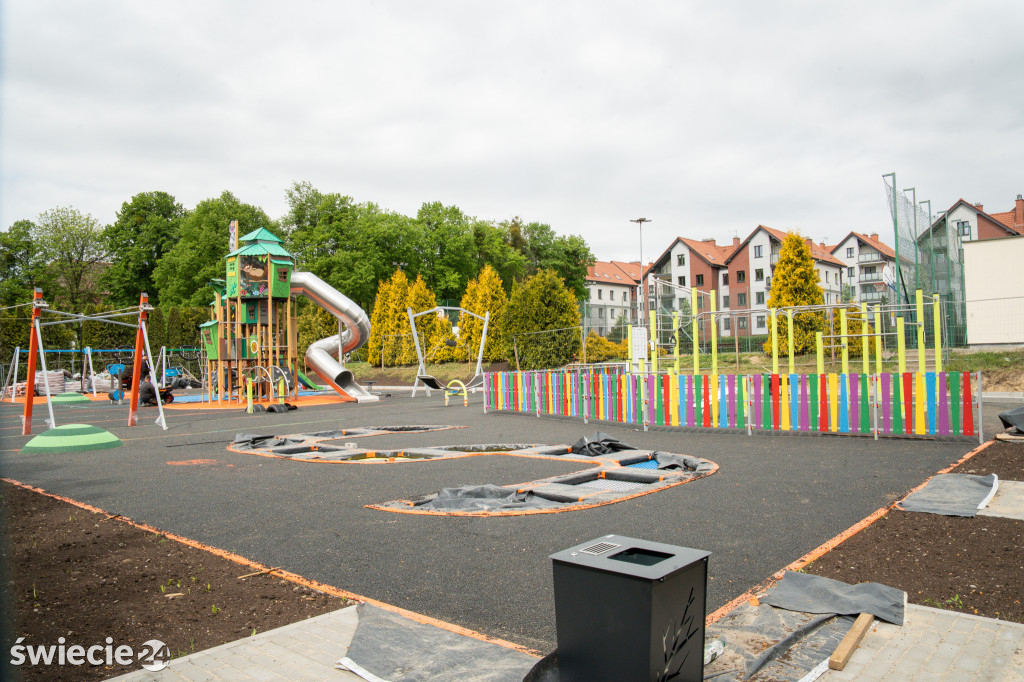 Plac zabaw na ul. Hallera w Świeciu — MODERNIZACJA