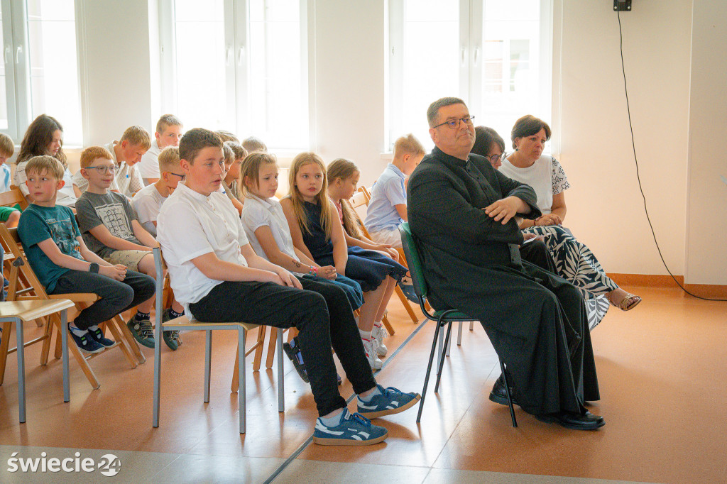 Biskup nominat żegna się ze szkołą