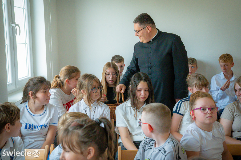 Biskup nominat żegna się ze szkołą