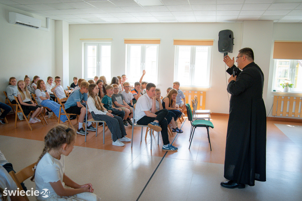 Biskup nominat żegna się ze szkołą