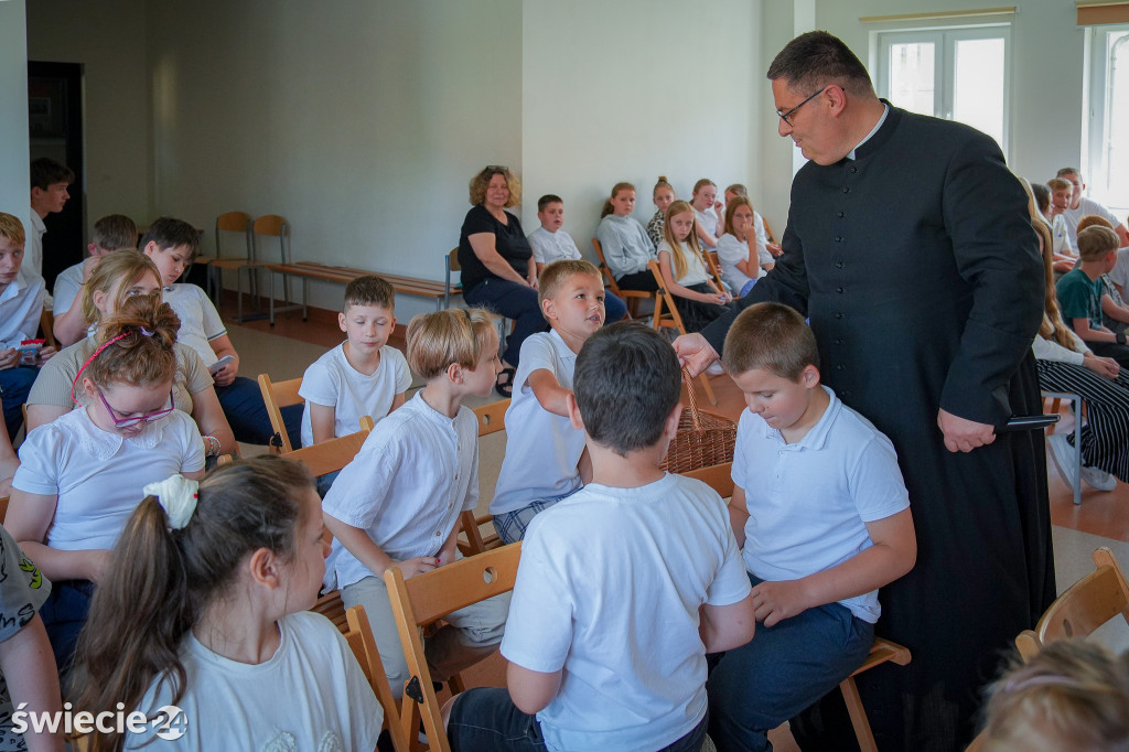 Biskup nominat żegna się ze szkołą