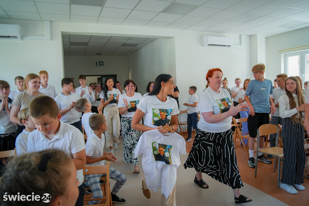 Biskup nominat żegna się ze szkołą