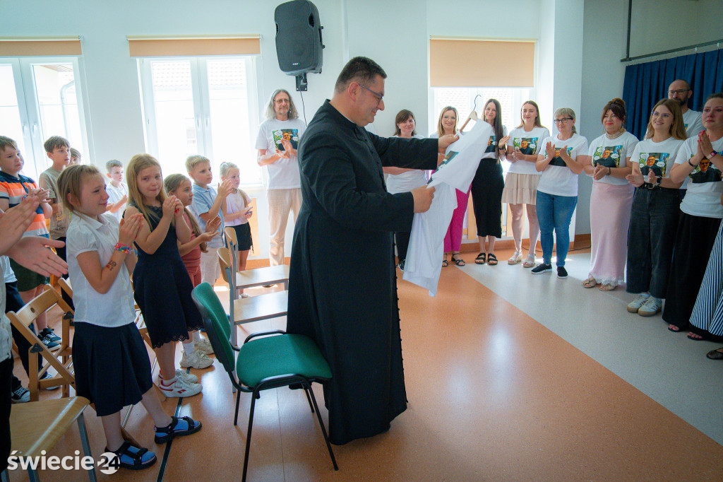 Biskup nominat żegna się ze szkołą