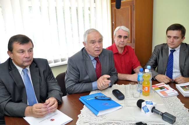 Europoseł otworzył punkt informacji. Idą wybory