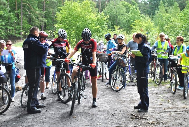 Policyjny rajd - "Rowerem bezpiecznie do celu"