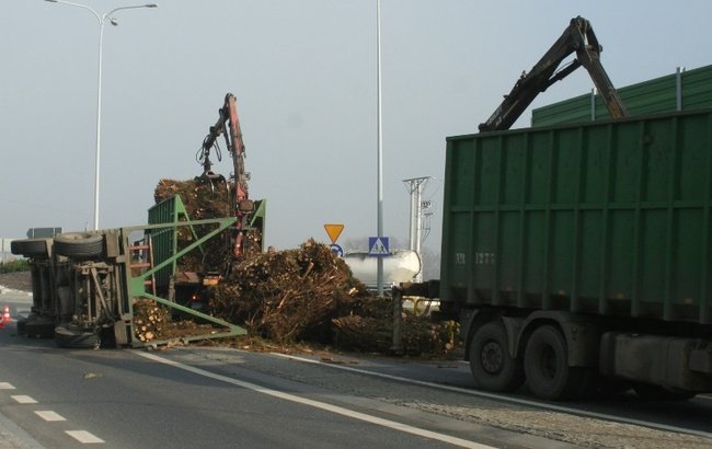 Rondo w Dolnej Grupie zatarasowane