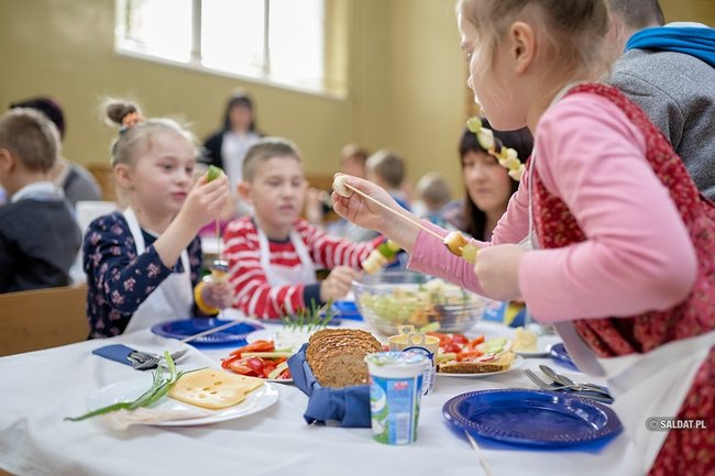 Uczniowie świeckiej Siódemki bili Śniadaniowy Rekord Guinnessa