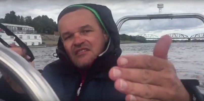 Adam Kornacki płynie do Jastarni wspólnie z małżonką. To było ich marzenie, źródło: YouTube