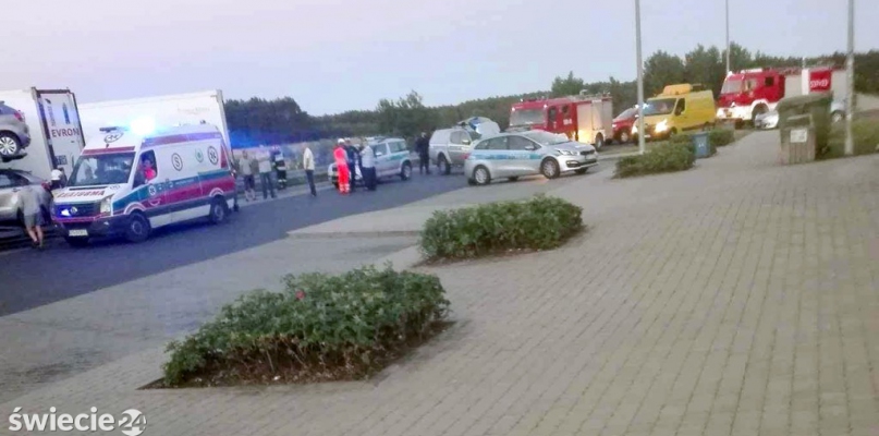 Według świadków zdarzenia imigranci znajdowali się w białej naczepie. Fot. Nadesłane