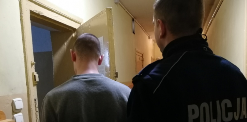 Zdradziło ich niespokojne zachowanie. Grozi im więzienie