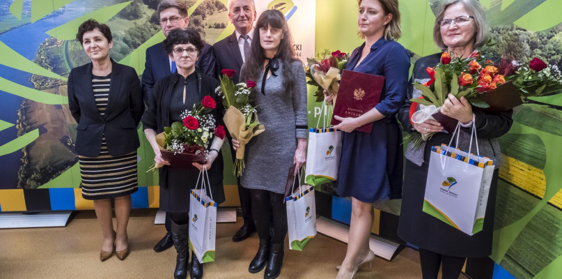 Nagrody za działalność na rzecz innych i promowanie powiatu w Świecie. Fot. Robert Woźniak