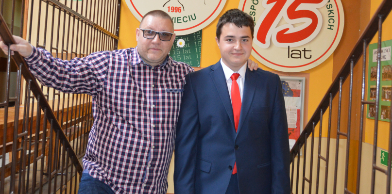 Jakub Sterling z dyrektorem Zespołu Szkół Menedżerskich Przemysławem Krzyżanowskim. Fot. Magda Kotowska