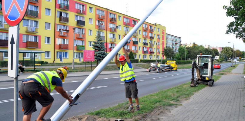 Nowe, ledowe lampy dadzą więcej światła i zużyją mniej energii. Fot. Krzysztof Nowicki