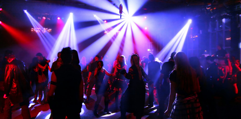 Disco Polo swoją popularność zdobyło w latach 90. Fot. Adobestock