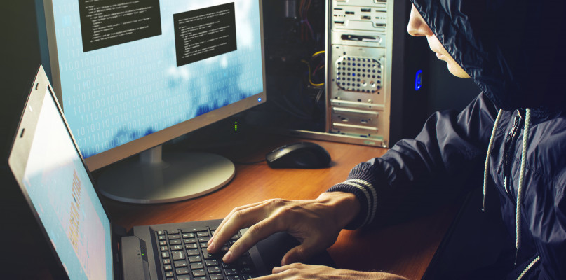 Nigdy nie podawajcie kodów BLIK, nawet jeśli wydaje się, że przez internet prosi was znajoma osoba. Fot. Adobestock