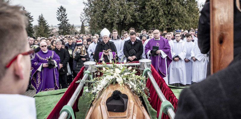 Proboszcza ze Starej Fary żegnali nie tylko parafianie, ale wielu świecian z różnych dzielnic miasta. Fot. Robert Woźniak