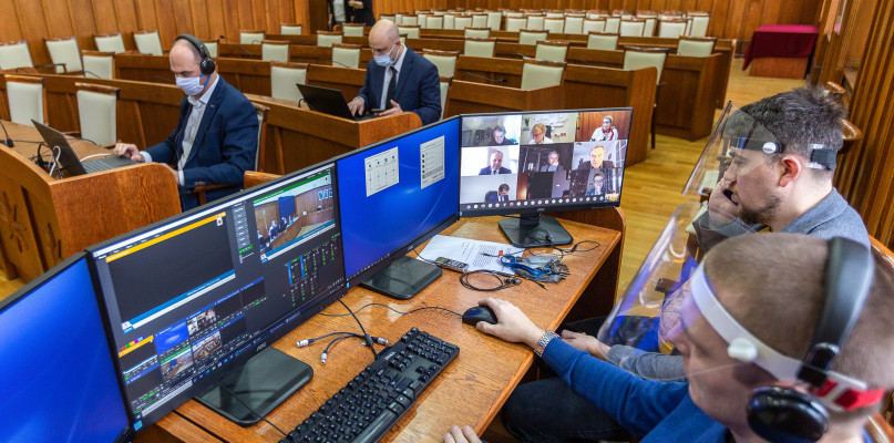 Posiedzenie sejmiku województwa, 30 listopada 2020, fot. Szymon Zdziebło/tarantoga.pl dla UMWKP