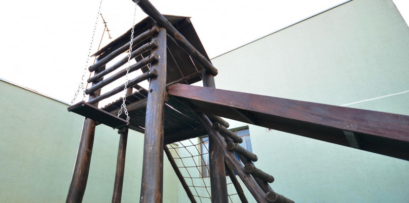 Czy drewniane zjeżdżalnie do domu są bezpieczne?