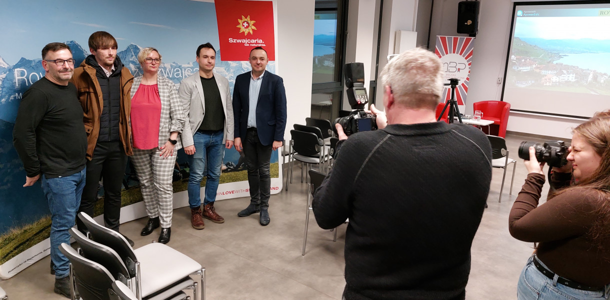 Tomasz Pasiek opowiedział o wyprawie "Rowerem po Szwajcarii" - WIDEO