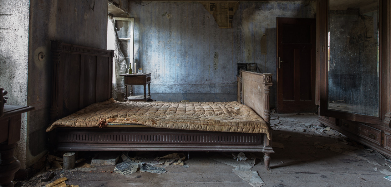 Myślał, że policjanci nie zajrzą pod łóżko. Fot. pezels