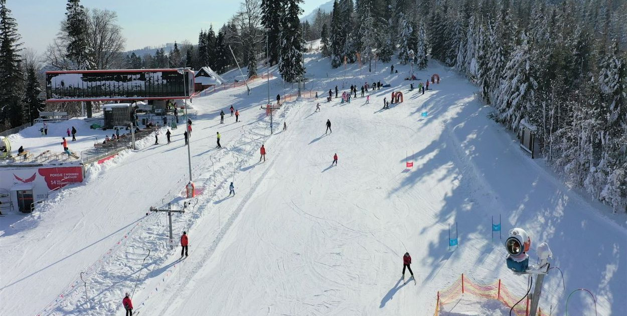 Ośla łączka w Szczyrku - bezpieczne miejsce do nauki jazdy na nartach dla dzieci i
