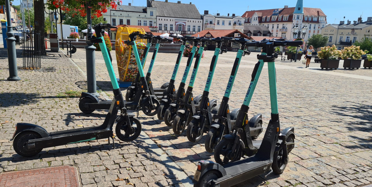 Tylko na Dużym Rynku stoi obecnie około 20 hulajnóg Tier