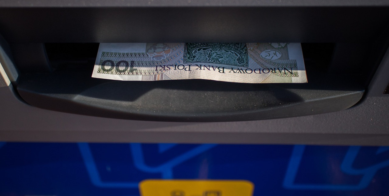 Bankomaty będą brudzić pieniądze farbą. Chodzi o...