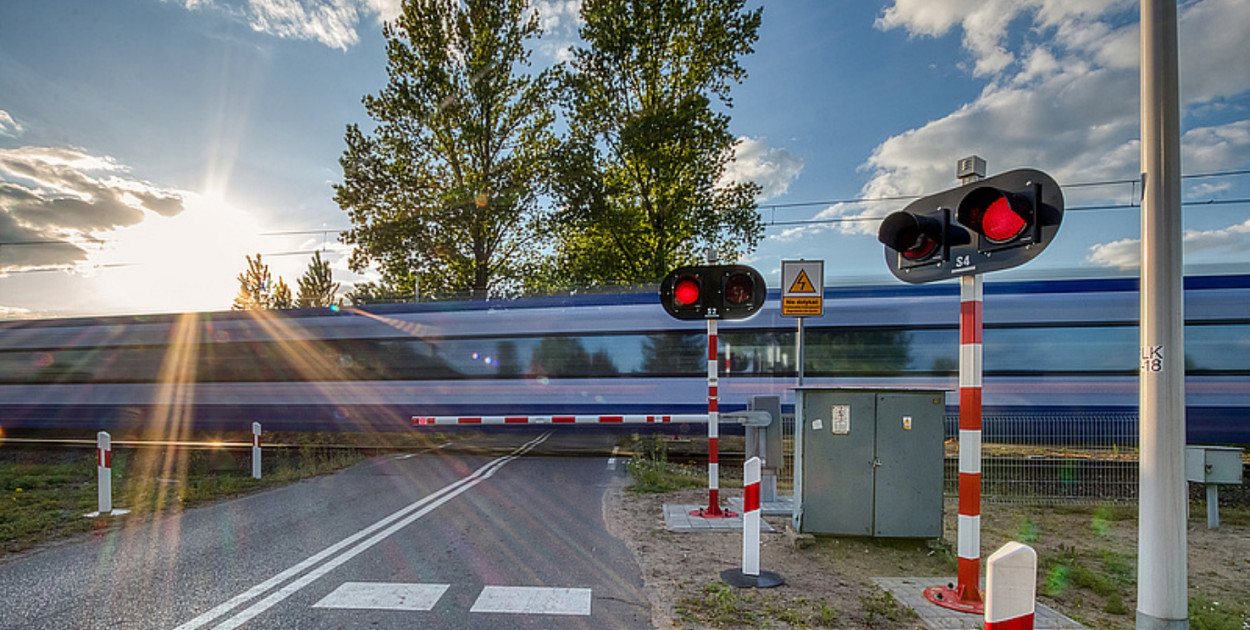 zdjęcie ilustracyjne/źródło: https://bezpieczny-przejazd.pl