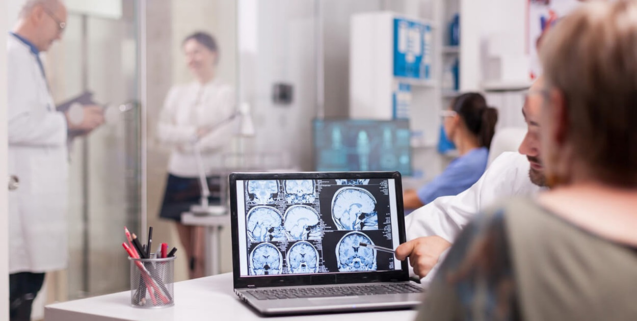 Jak dobrze przygotować się do wizyty u neurologa?