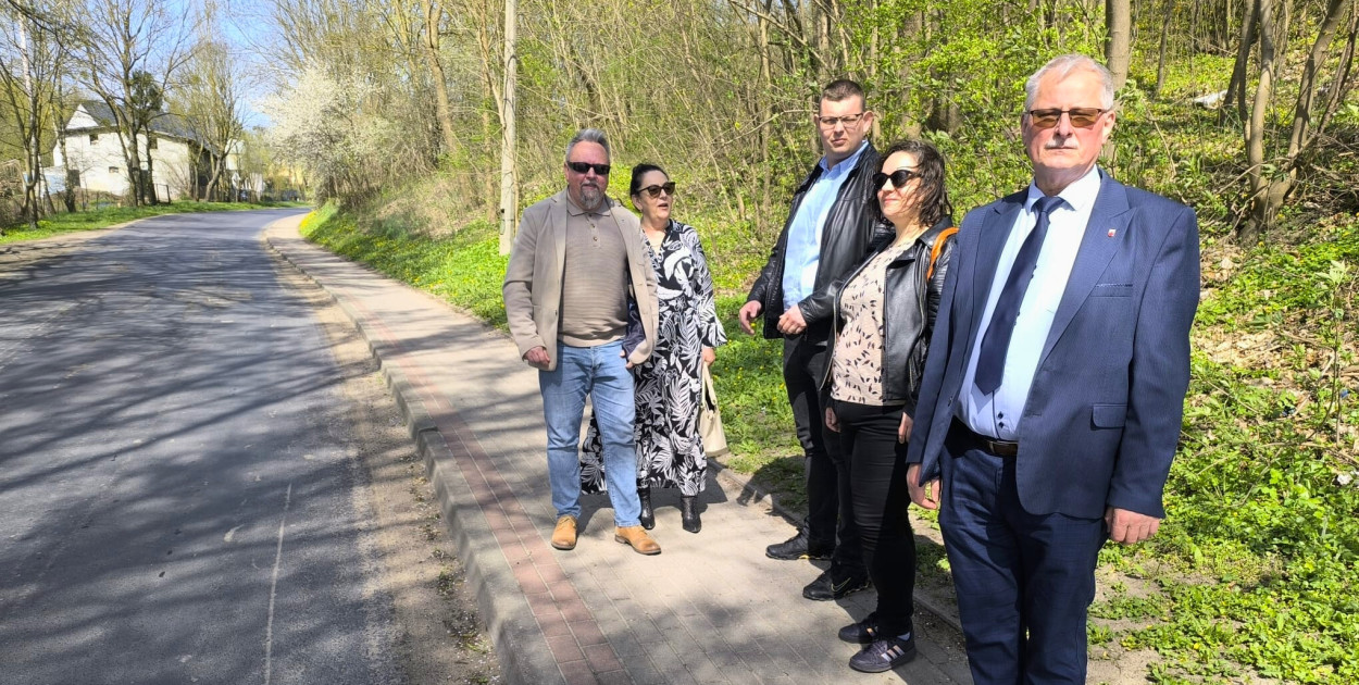 We wtorek, 15 kwietnia, teren planowanych prac odwiedzili: starosta Paweł Knapik, wicestarosta Roman Witt, przewodnicząca Rady Powiatu Świeckiego Urszula Kempińska-Czerwińska oraz radni Dorota Kortas i Kamil Górka, którzy spotkali się z burmistrzem Nowego Czesławem Wolińskim.