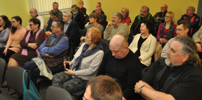 W spotkaniu z posłami PO wzięło udział około 30 osób. Fot. Krzysztof Nowicki