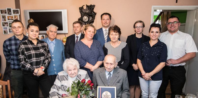 Wręczenie medalu stało się świętem całej rodziny pana Franciszka Gmysa. Fot. Andrzej Goiński