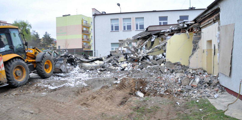 W zburzonej przybudówce mieściły się gabinety derektora i wice, sekretariat oraz centrum multimedialne. Fot. Krzysztof Nowicki