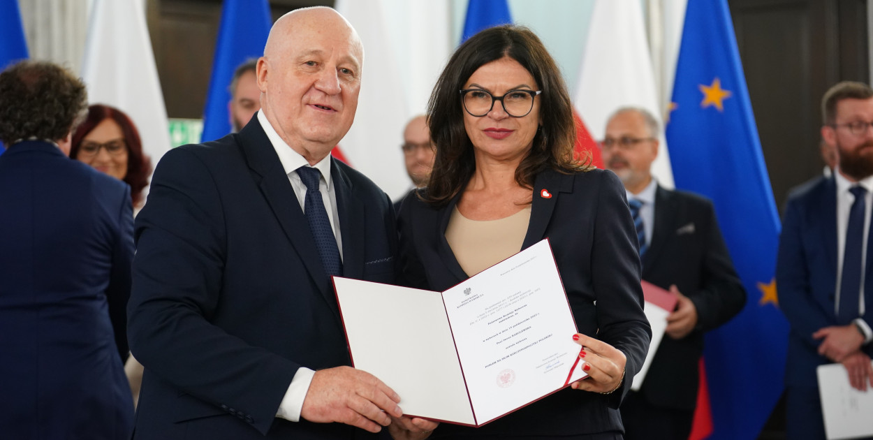 Iwona Karolewska w czwartek 26 października 2023 r. odebrała zaświadczenie o wyborze na posła na Sejm RP/fot. Kancelaria Sejmu