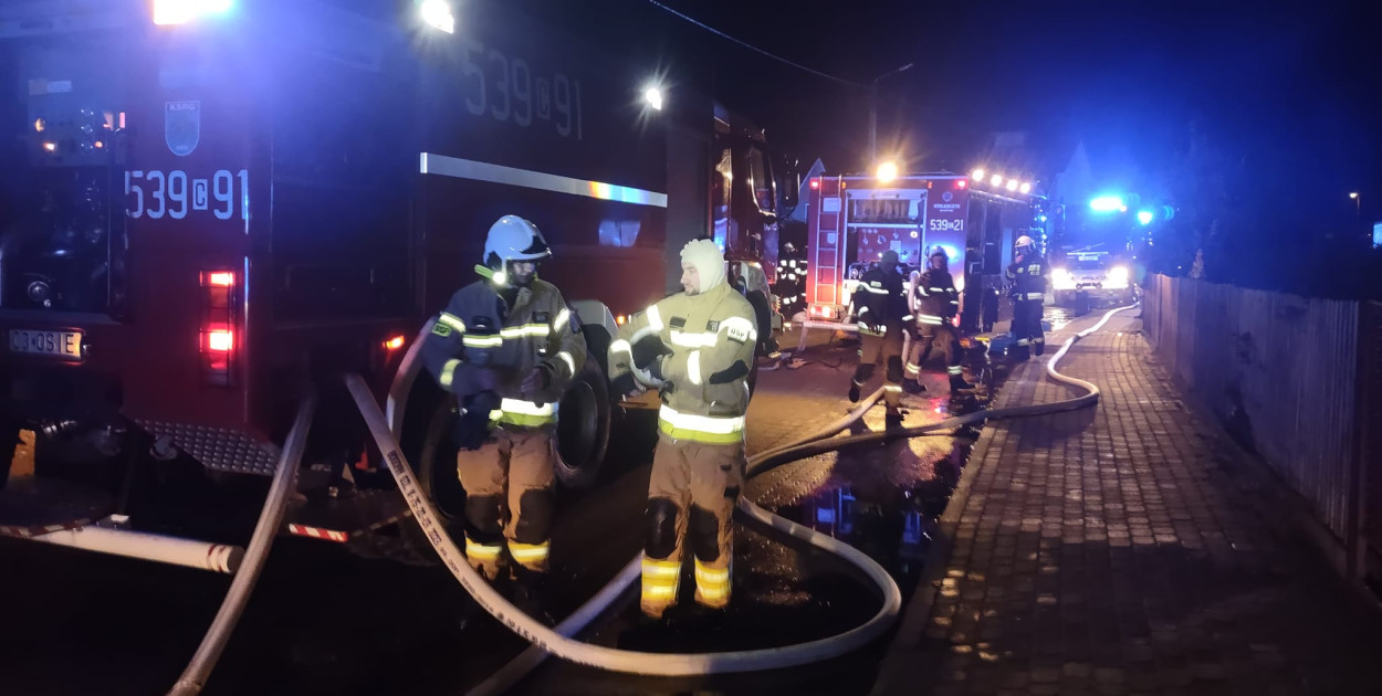 Wczoraj do akcji w Osiu ruszyło 10 zastępów straży pożarnej /fot. OSP Osie